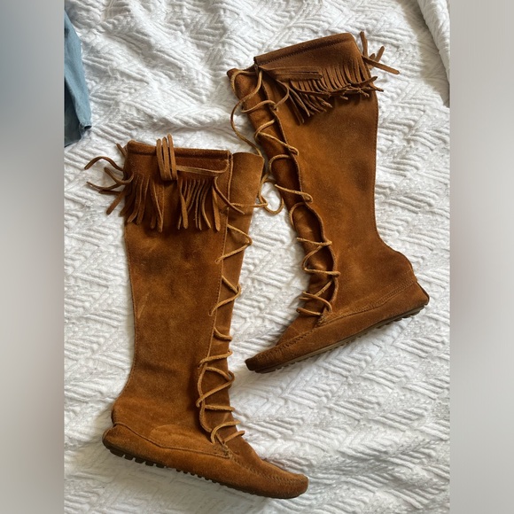 Minnetonka women’s front lace knee high boots - brown - size 6 - suede - Picture 2 of 8